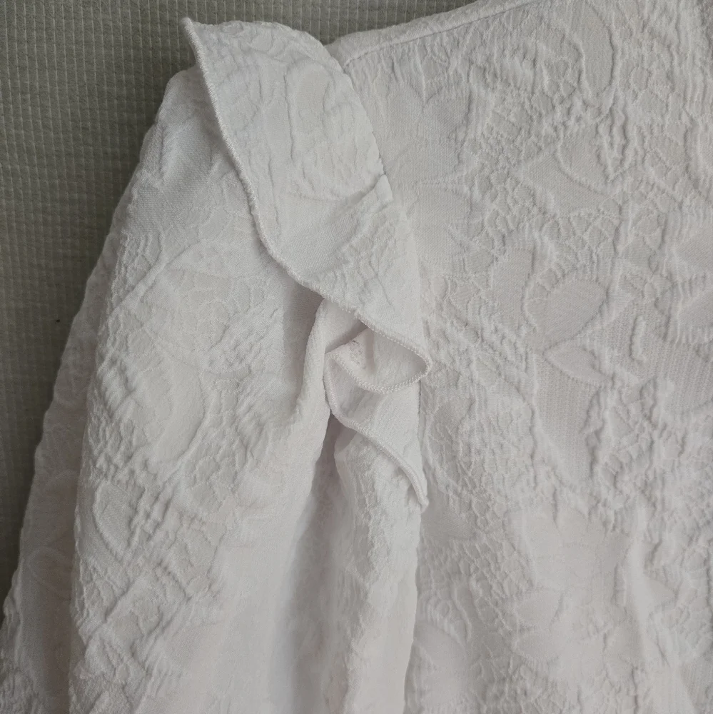 EXPRESS Puff Sleeved BabyDoll Blouse White Size M Used - Picture 3 of 6